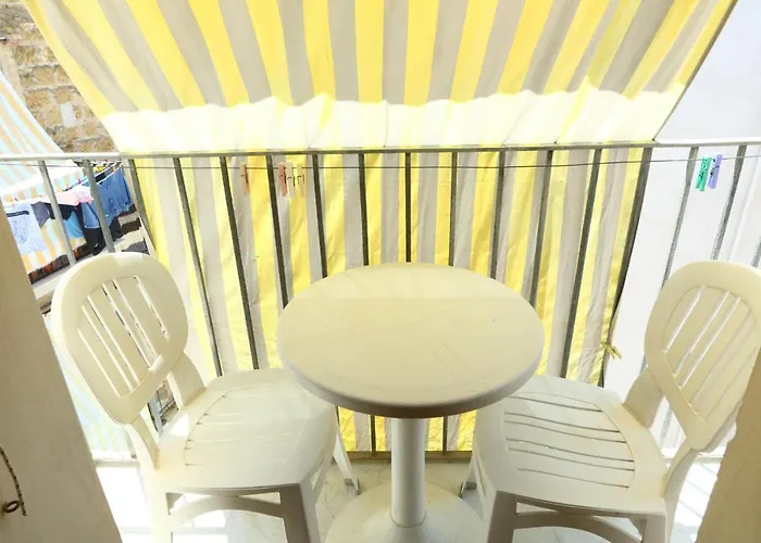 Terrazza Vittorio * チェファル